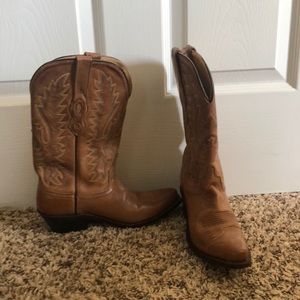Pointed toe cowboy boots